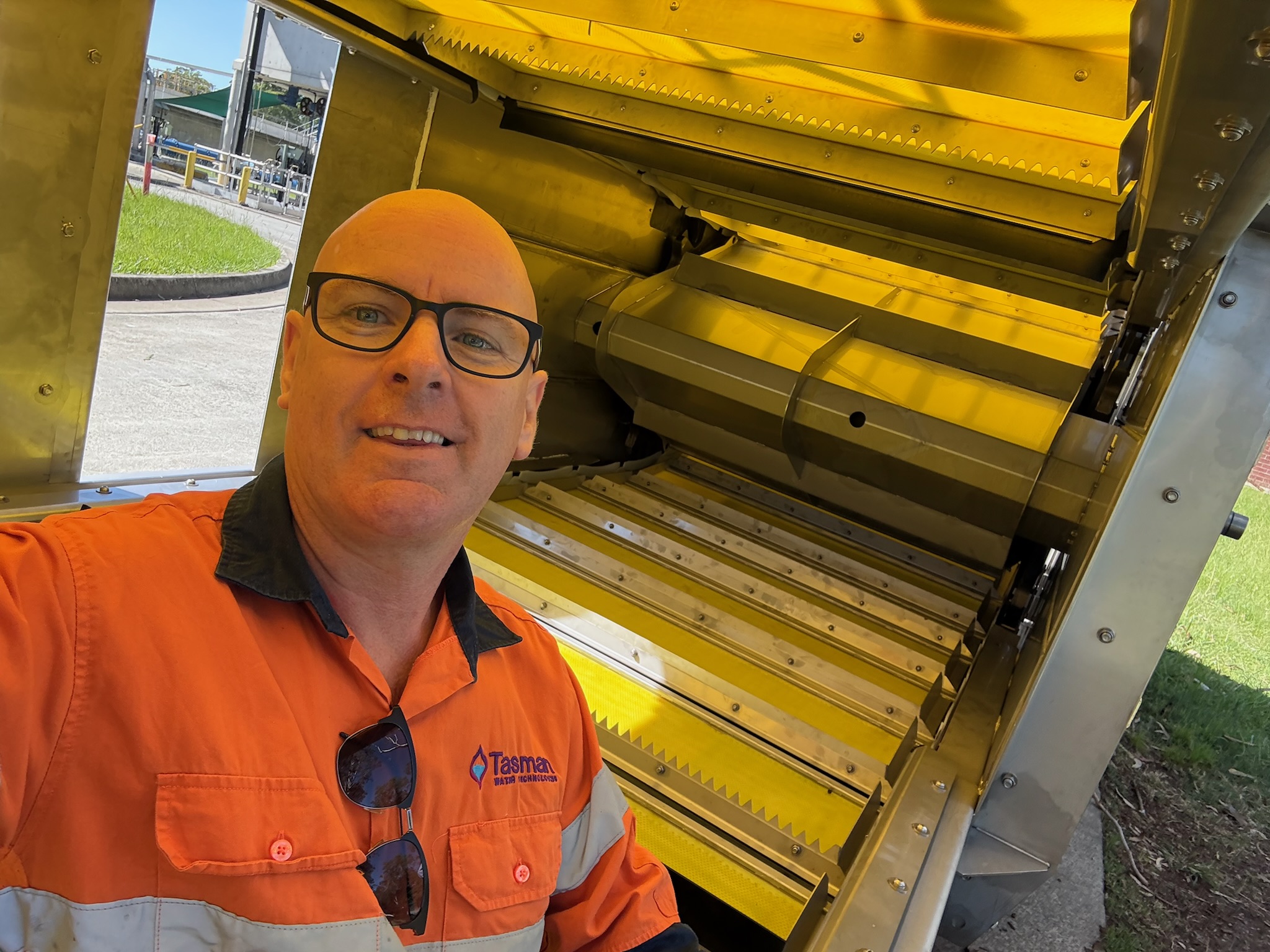 Lyndon inside CF200 Bandscreen for preinstallation inspection